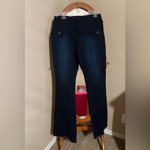 NWT Jean Leggings HUE, Large, Blue Jean, bell bottoms. NWT